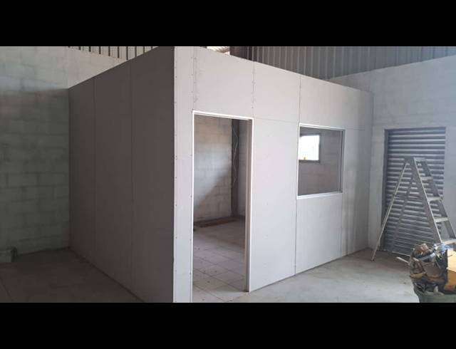600M² WAREHOUSE TO LET IN HILLVIEW